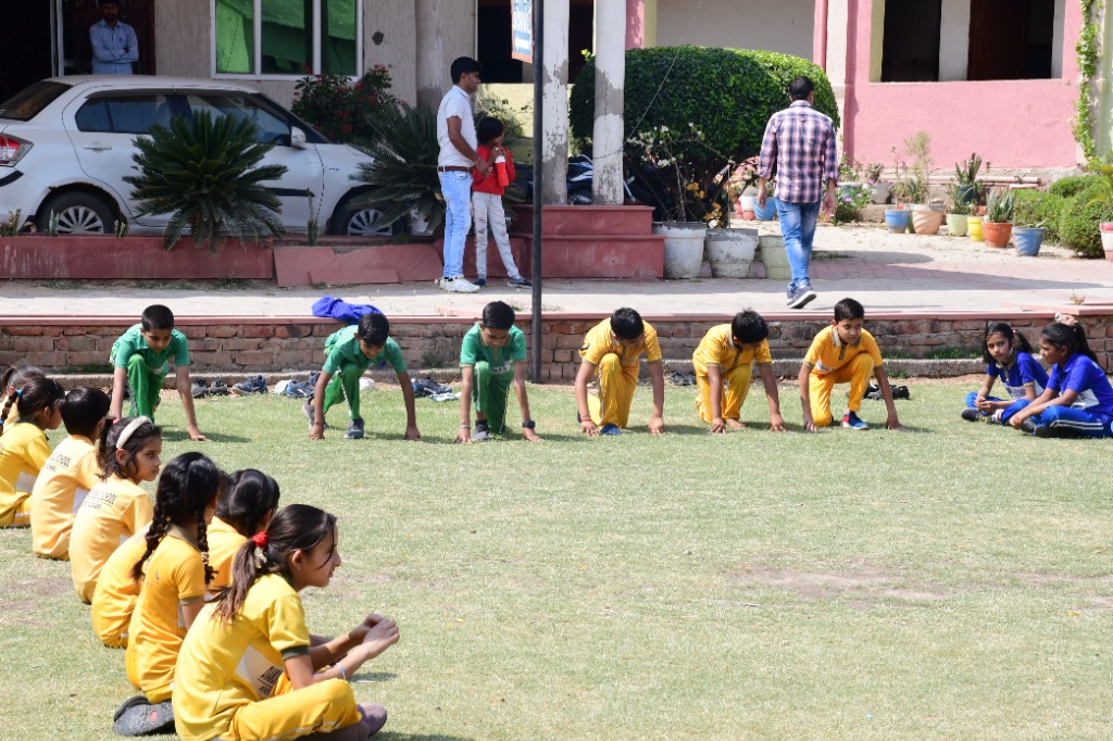 Primary Students Running Sprint Activity